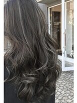 アレーン ヘアデザイン(Alaine hair design)&nbsp;【NAOMI】グレイアッシュ×ホワイトハイライト×エアリーロング