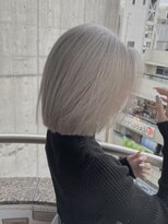 ミオ バイ レニア(mio by ReniA)&nbsp;2ブリーチホワイトグレージュ