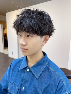 フラッグ ヘアー 天神西通り店(Flag HAIR) ツイストスパイラルスーツ短髪ツーブロック束感モテる黒髪