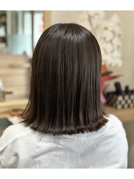 ラナ(Lana) ツヤ感ボブ