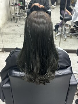 トッカ ヘアアンドトリートメント 難波店 緑味を感じるカーキグレージュ