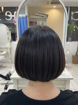 アルターシェリー(aL-ter che'rie) 内巻きボブ[デザインカラー/レイヤーカッ/ウェットヘア]