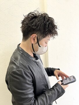 ココンプリュス アンド モナ(COCON+&MONA+) スパイキーショートパーマ