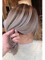 ラグーン(LAGOON)&nbsp;バレイヤージュグレージュハイライトダブルカラーケアブリーチ