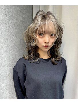 リラス 博多(rilas) デザインカラー　ウルフカット　ブリーチカラー