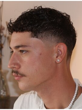 グラッシー(GLASSY) スキンフェード/ツイストピンパーマ/スパイキーベリーショート；