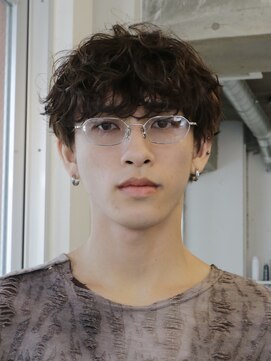 バイフィフス 原宿/表参道(by fifth) 原宿シャドウパーマメンズカットセンターパート黒髪ウルフ30代