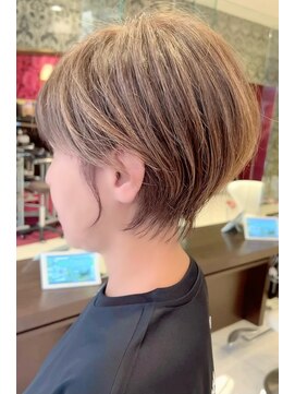 アース 栄店(HAIR&MAKE EARTH) earthショートレイヤーボブミルクティー丸みショートボブ