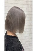 くびれボブグレー透明感シルバーアッシュグレージュカラー