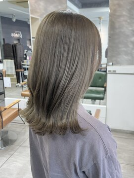 スリー ナカノシマ(three. Nakanoshima) 艶色オリーブグレージュカラー