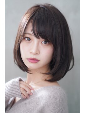 クリニック 前下がりボブカット