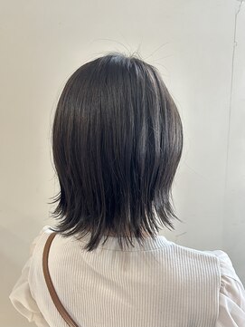 ノエル(NOEL) 赤み消しグレージュカラー×切りっぱなしカット