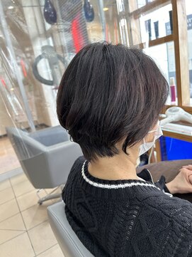 スタジオ アルファプラス 日暮里店(studio α+) ステップボーンカットカットボブショートハイライト白髪ぼかし