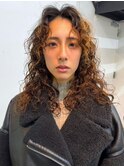 ヒッピーパーマ　レイヤーカット　ロングパーマ　ベージュ