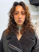 セル(CELL)&nbsp;ヒッピーパーマ　レイヤーカット　ロングパーマ　ベージュ