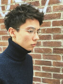 シーク バイ ベル 千葉(Seek by Belle)の写真/ビジネスマンは横顔が大事！サイドもキマるBelleのカット。メンズも落ち着ける緑溢れる大人空間も人気◎