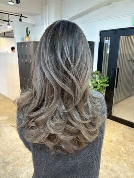 メリー オオサカ(Merly Osaka) くびれレイヤー×バレイヤージュ