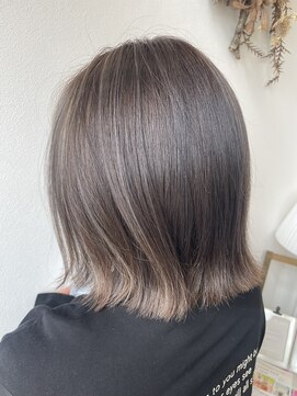 ホワイトレーベルグラ(White Label gra) 切りっぱなしボブ