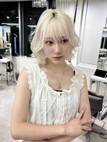 ユーフォリア 渋谷グランデ(Euphoria SHIBUYA GRANDE) ハイトーンボブ ホワイトブロンド ウェーブ巻き