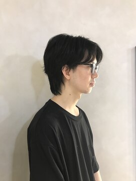 ウノプリールヴァモス(unopulir Vamos) ウルフ襟足あり刈り上げなしセンターパート