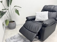 黒が基調のシックなお部屋です♪#梅田アイブロウ#眉毛サロン