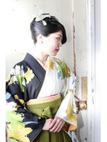 ホワイトルーム(White Room)&nbsp;夜会巻きと袴スタイル