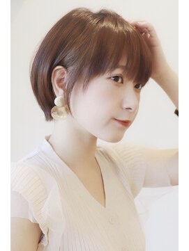 アイ(I.) 30代からの大人女性におすすめ前下がり耳掛けショートボブ　川口