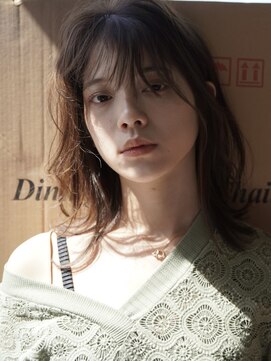 アルヴァ(ALVA) 動く鎖骨ミディで柔らかな女の子へ