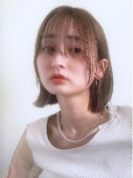 ラ ブレス 天王寺(LaBless) デザインカラー レイヤーカットスタイル アッシュベージュ