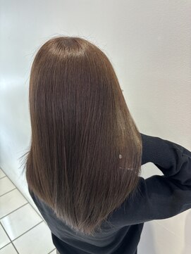 エミリー(Emily) サラサラの髪