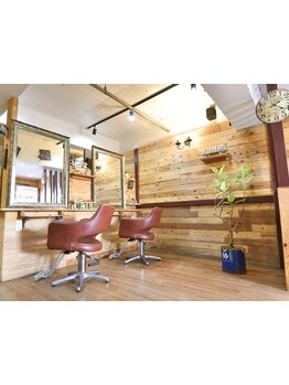【南行徳30秒】大人女性に高評価◎ウッディーな隠れ家サロンにトレンドに敏感な3名のスタイリスト在籍！