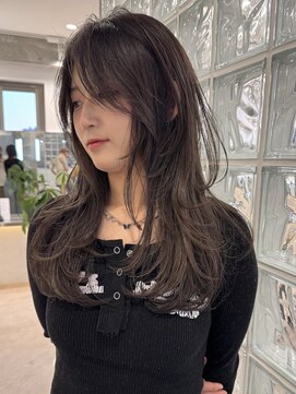 サンクプロジェクト(cinq PROJECT) 女性らしく上品な印象を与える、顔周りレイヤーカット