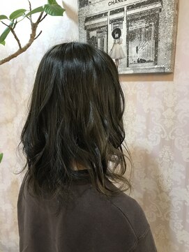 ハグエヴェック(HUG AVEC) オリーブカラー