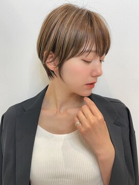 トルネード(TORNADO) 外国人風ショートヘア ハイライト アッシュベージュ 表参道A0726