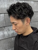 ヒュイル バイ ニアウ(Hwyl by Niau)&nbsp;メンズマッシュセンターパートスパイラルパーマニュアンスパーマ