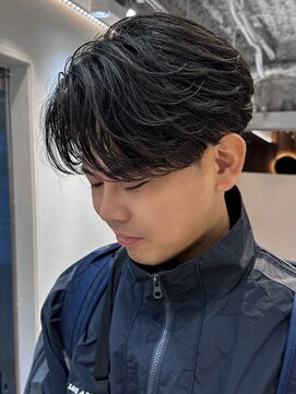 ルーストデラックス 京都河原町三条(ROOST dx) 黒髪フェザーショート