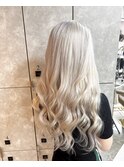 天使感強めのホワイトロングヘア