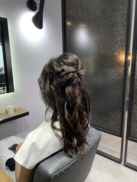 アリーズ シブヤ(ALLYS shibuya) ロングハーフアップ