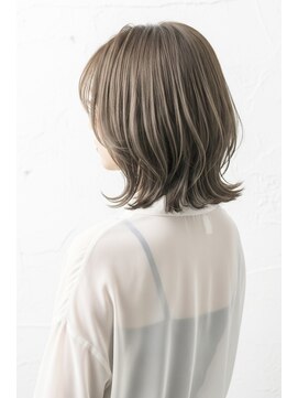 イソラブル(ISOLA-blu) 透明感ベージュで軽やかに♪外ハネスタイル