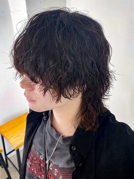 アルバム 新宿(ALBUM SHINJUKU) サーフカールフェザーパーマ刈り上げセンターパート_ba566891