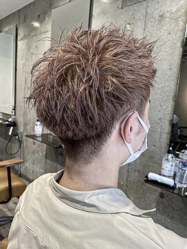 ショートレイヤーツーブロックモヒカンミルクティーカラー