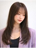 フェミニンロングヘルシーレイヤー前髪あり巻きおろし丸顔耳かけ