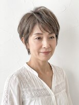シオミエイチ タイムレス 垂水(shiomi H timeless)&nbsp;【挑戦しやすい】グレージュ×前髪長めのピクシーカット