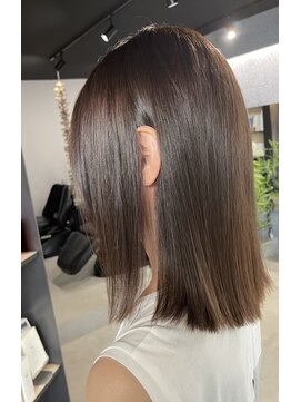 シュウ(SHU) ミディアムボブ