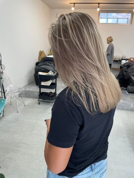 エイル 茶屋町(Eir) 【ブリーチ】【ハイトーン】【トリートメント】【髪質改善】