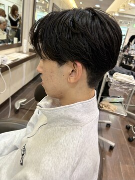 ヘアーアンドメイク ビス(HAIR&MAKE bis) 毛流れ作る！センターパートニュアンスパーマ【立川/沙久楽】