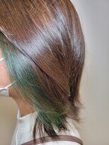 松本平太郎美容室 国立店 ミディアムレイヤー×グリーンインナーカラー/30代40代50代60代