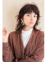 ウルフヘアのナチュラルパーマスタイル