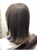 ニュアンスカラー/センターパート/ツヤ髪スタイル/ブルージュ