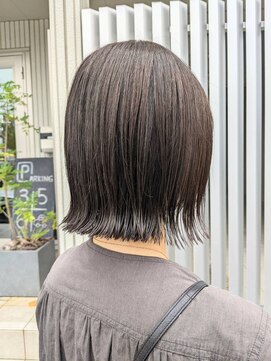 ベル(Belle) 切りっぱなしボブ×カーキグレージュ